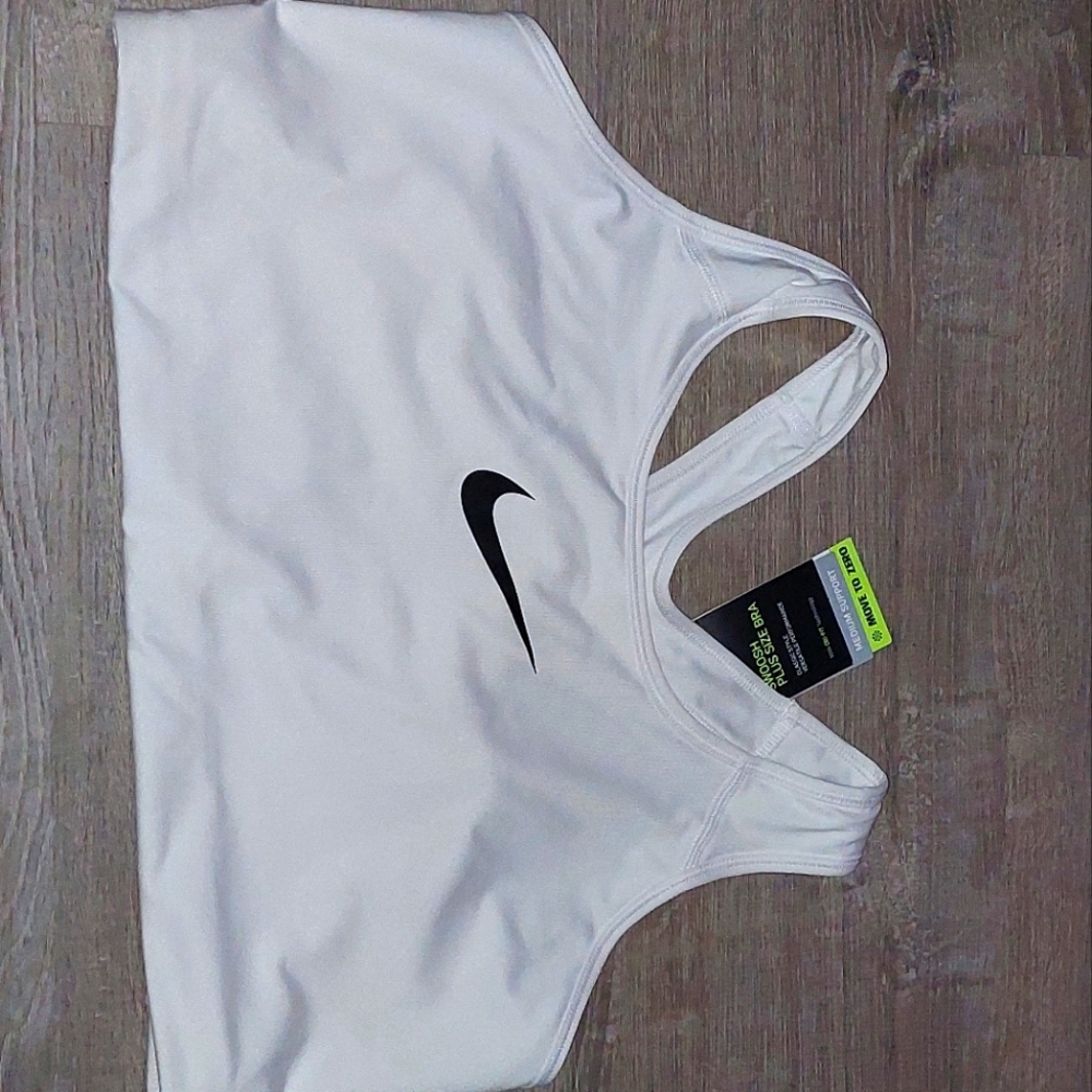 Nike sports bra 1X white